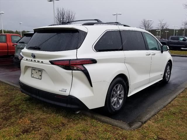 2021 Toyota Sienna XLE