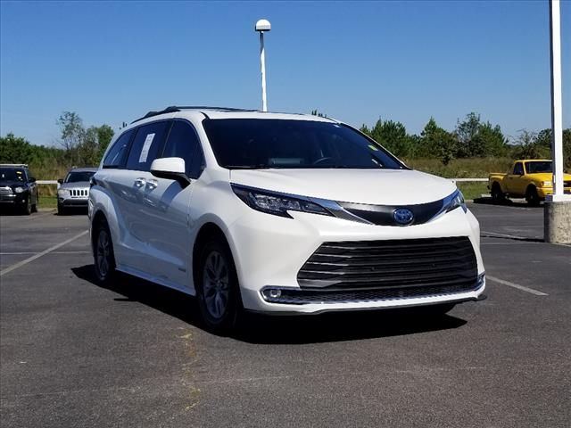 2021 Toyota Sienna XLE