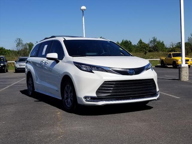 2021 Toyota Sienna XLE