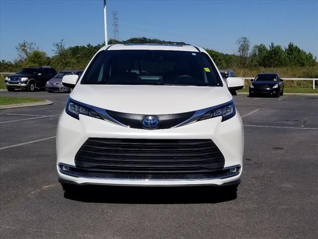 2021 Toyota Sienna XLE