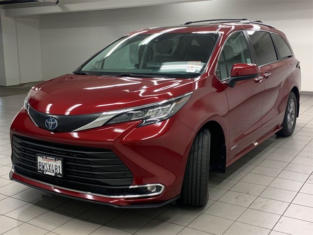 2021 Toyota Sienna XLE