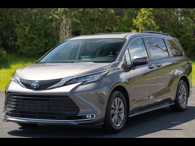 2021 Toyota Sienna XLE
