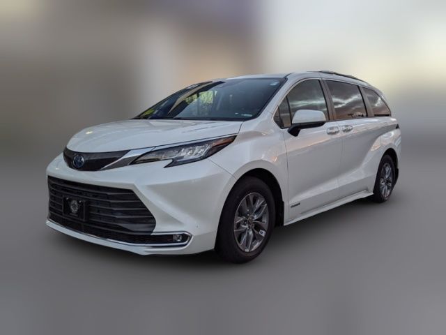 2021 Toyota Sienna XLE