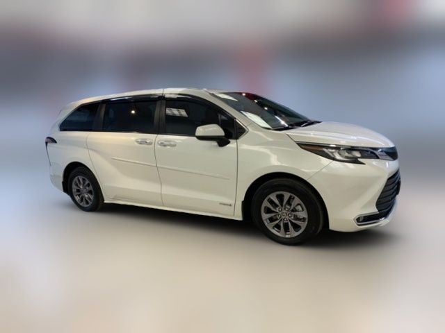 2021 Toyota Sienna XLE