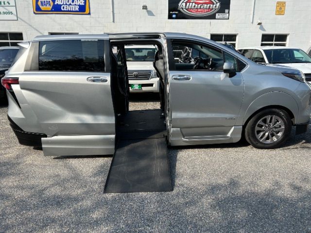 2021 Toyota Sienna XLE