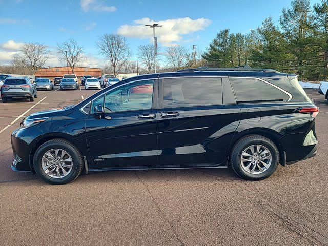 2021 Toyota Sienna XLE