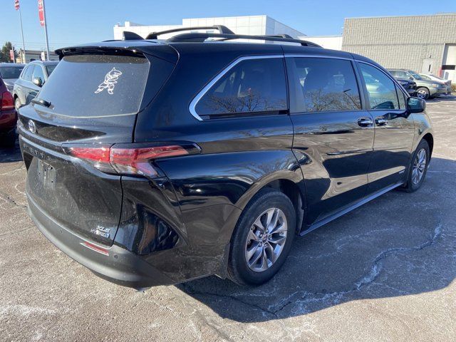 2021 Toyota Sienna XLE