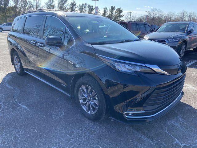 2021 Toyota Sienna XLE