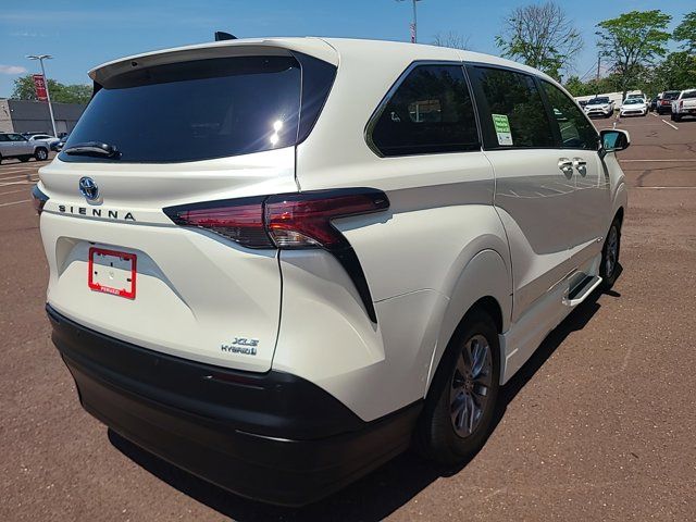 2021 Toyota Sienna XLE