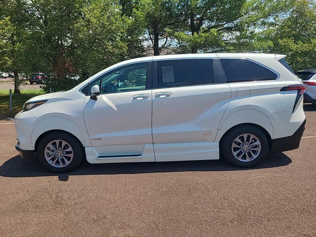 2021 Toyota Sienna XLE