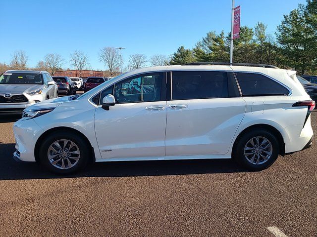 2021 Toyota Sienna XLE