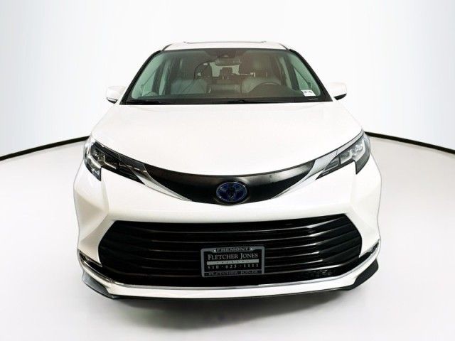 2021 Toyota Sienna XLE