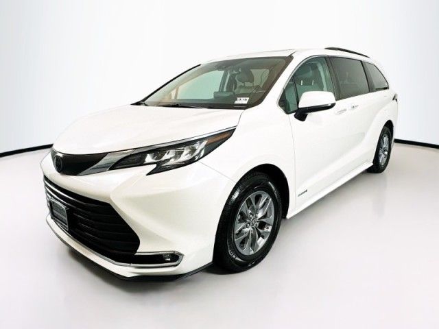 2021 Toyota Sienna XLE