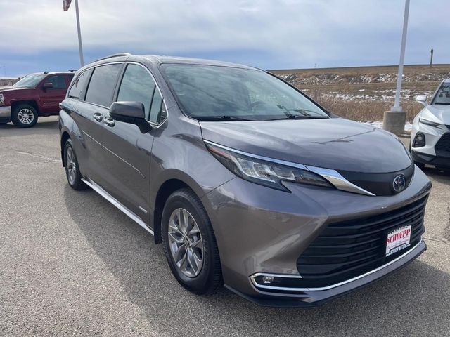 2021 Toyota Sienna XLE