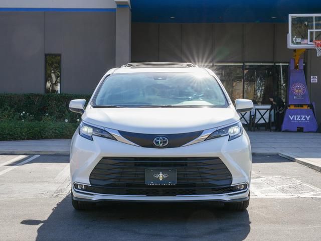 2021 Toyota Sienna XLE