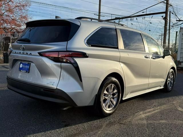 2021 Toyota Sienna XLE