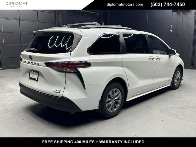 2021 Toyota Sienna XLE