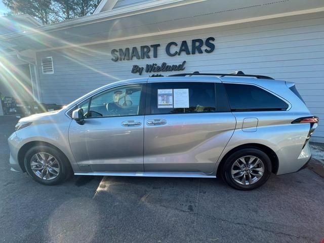 2021 Toyota Sienna XLE