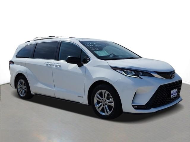 2021 Toyota Sienna XSE