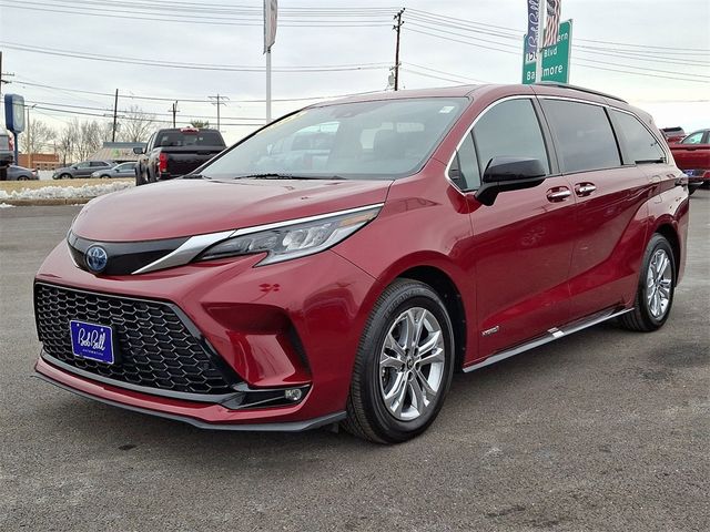 2021 Toyota Sienna XSE