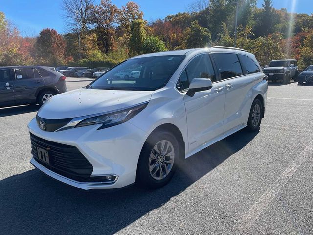 2021 Toyota Sienna XLE