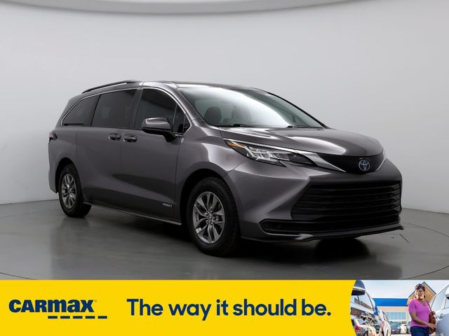 2021 Toyota Sienna LE