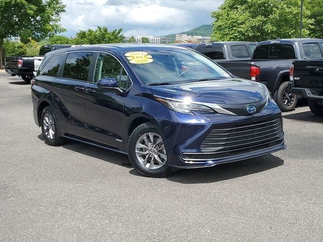 2021 Toyota Sienna LE