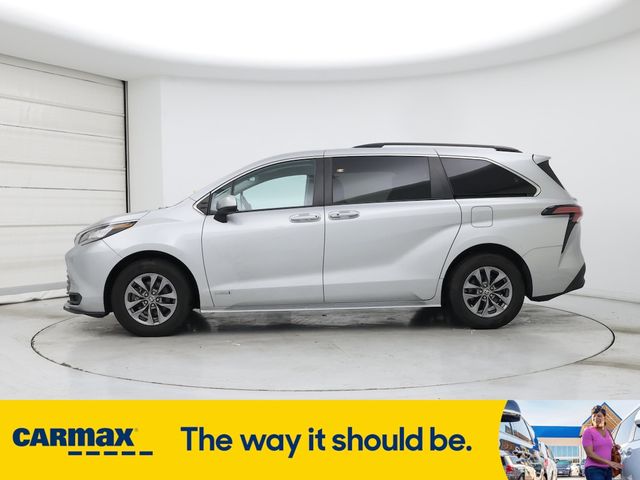 2021 Toyota Sienna LE