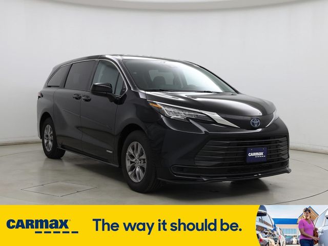 2021 Toyota Sienna LE