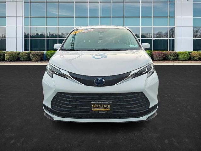 2021 Toyota Sienna LE