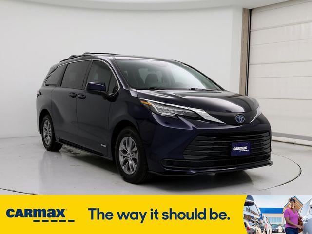 2021 Toyota Sienna LE