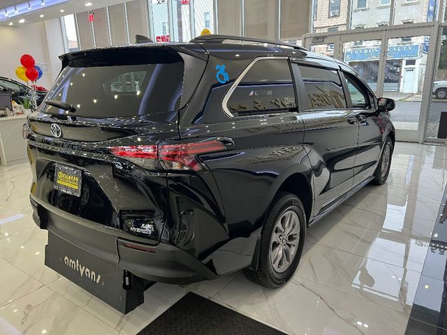 2021 Toyota Sienna LE