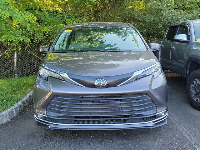 2021 Toyota Sienna XLE