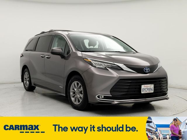 2021 Toyota Sienna XLE