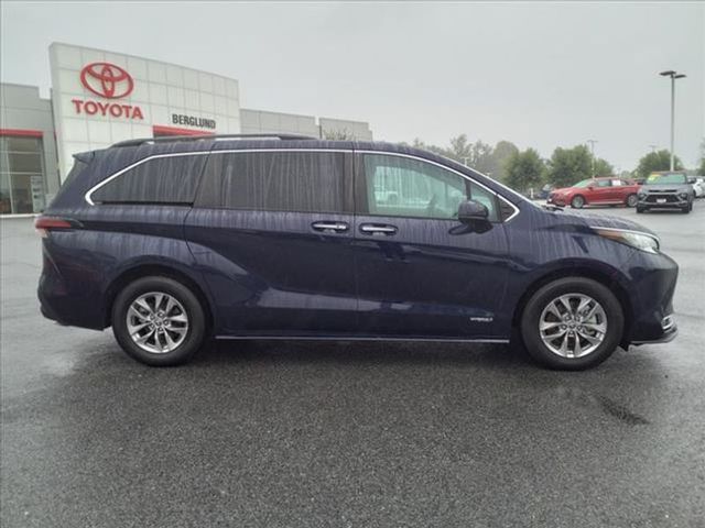 2021 Toyota Sienna XLE