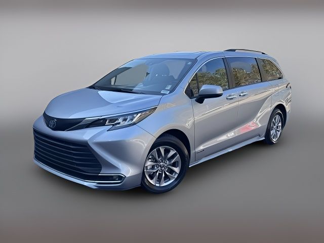 2021 Toyota Sienna XLE