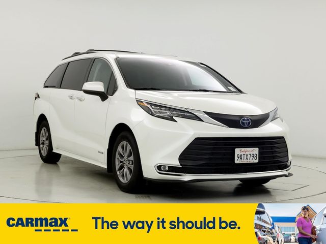 2021 Toyota Sienna XLE