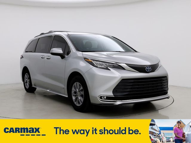 2021 Toyota Sienna XLE