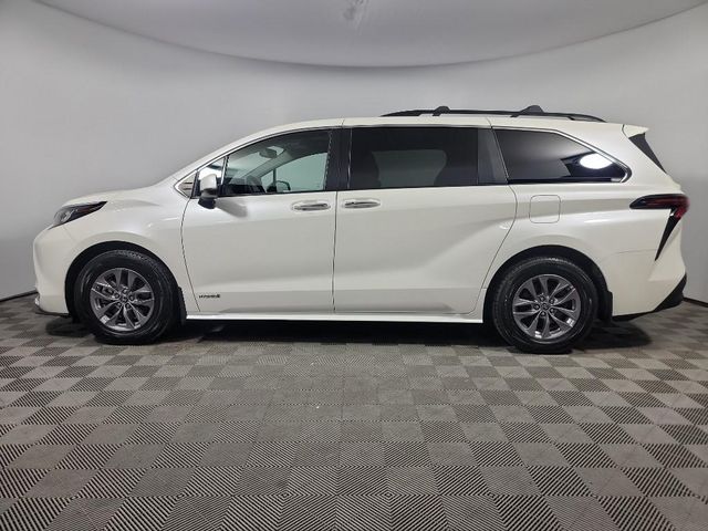 2021 Toyota Sienna XLE