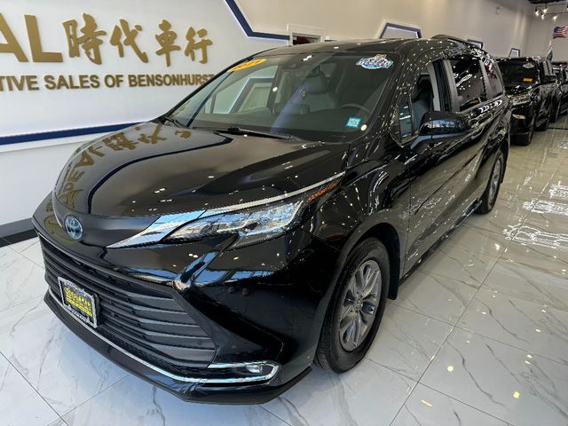 2021 Toyota Sienna XLE