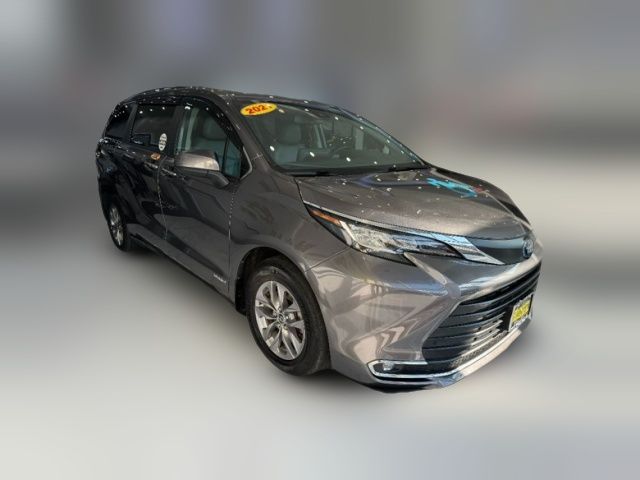 2021 Toyota Sienna XLE