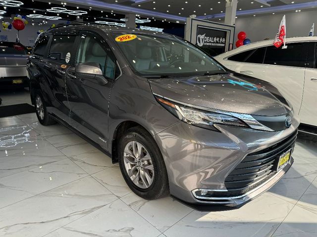 2021 Toyota Sienna XLE