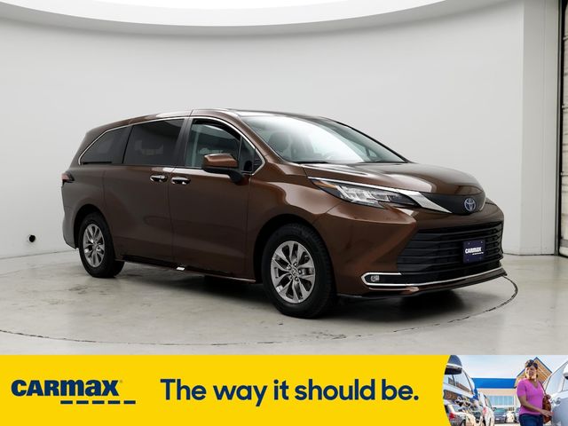 2021 Toyota Sienna XLE