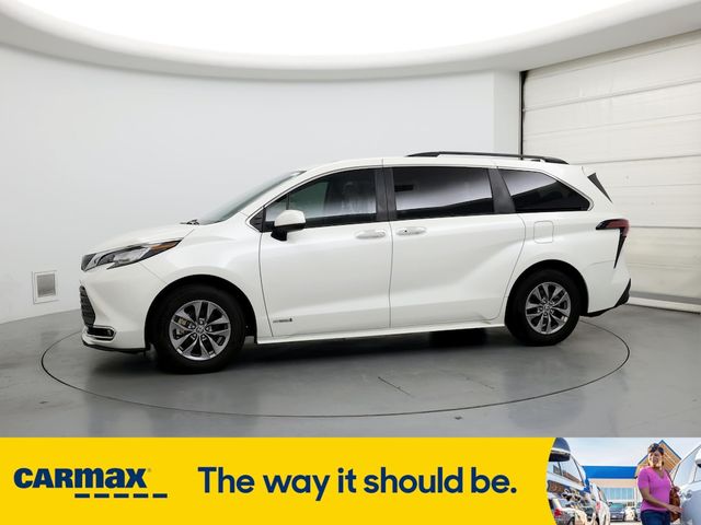 2021 Toyota Sienna XLE