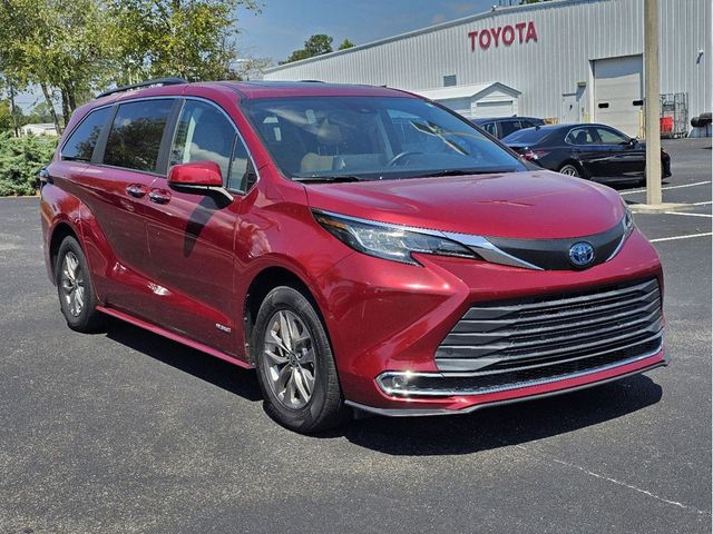 2021 Toyota Sienna XLE