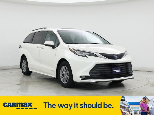 2021 Toyota Sienna XLE