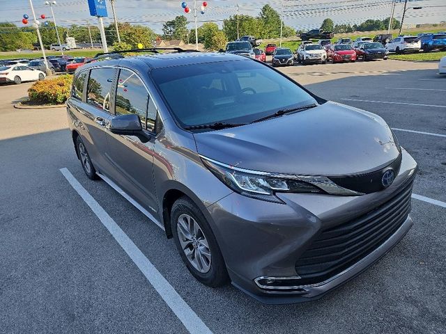 2021 Toyota Sienna XLE