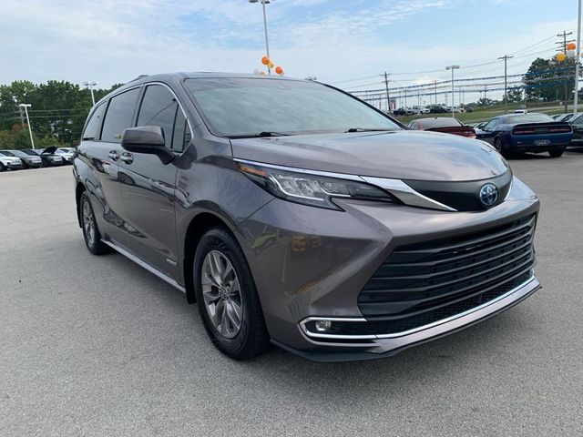 2021 Toyota Sienna XLE