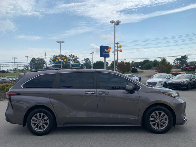 2021 Toyota Sienna XLE