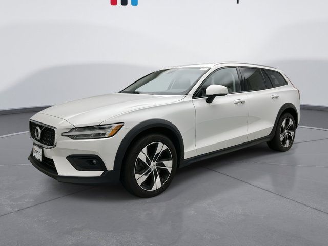 2021 Volvo V60 Cross Country Base